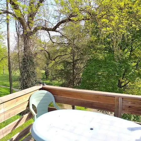 Petit T2 Au Bord De L'allier Сasa de vacaciones *